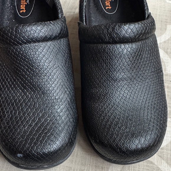 Women's Black Slip-On Shoes - Picture 3 of 7